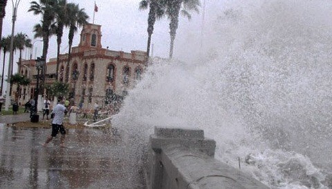 Oleajes anómalos se registrarán entre hoy y el viernes frente a costa de Lima