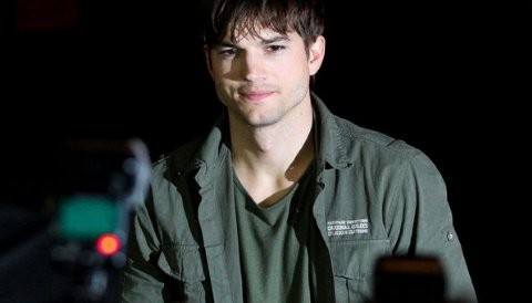 Ashton Kutcher está tratando de no lastimar a Demi Moore