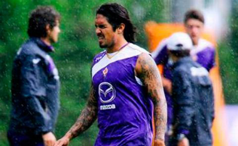 Fútbol italiano: Juan Vargas fue separado de la Fiorentina