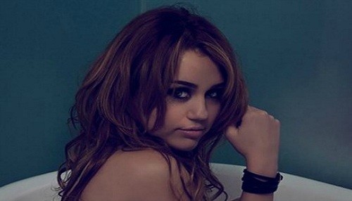 [FOTO] Miley Cyrus causa polémica con desnudo