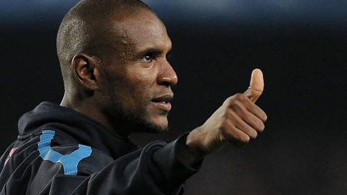 Abidal planea jugar con el Barcelona en diciembre tras someterse a trasplante de hígado