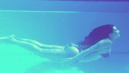 [FOTOS] Kim Kardashian imita a una sexy sirena