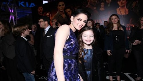 [FOTO] Kristen Stewart y Mackenzie Foy en nueva imagen para Crepúsculo