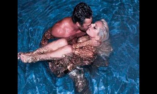 Lady Gaga publica foto aparentemente desnuda junto a su novio
