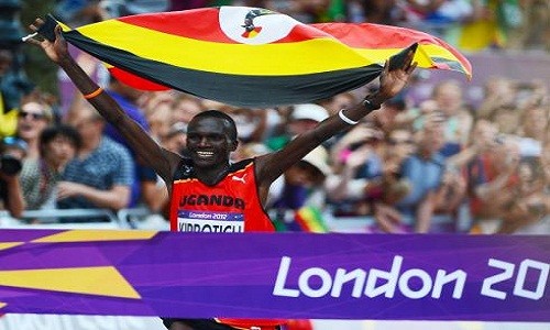 Ugandés Kiprotich se quedó con el oro en maratón de Londres 2012