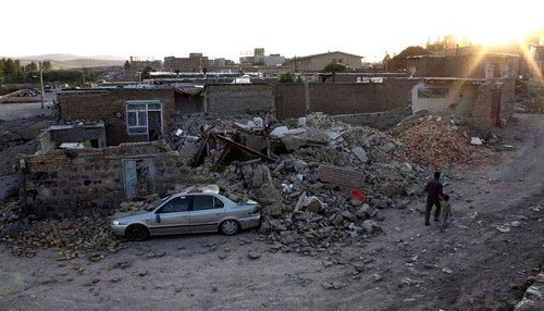 Irán: Número de víctimas aumenta a 306 a causa de los terremotos