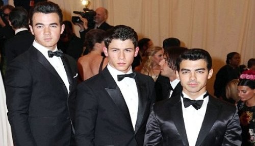 [FOTOS] Los Jonas Brothers se reúnen para hablar de su quinto álbum