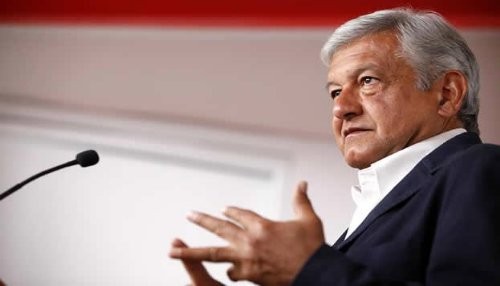 Andrés Manuel López Obrador al frente