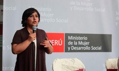 Ministra de la mujer concluye en Huancavelica entrega de ropa de abrigo en campaña prepárate ante el frio