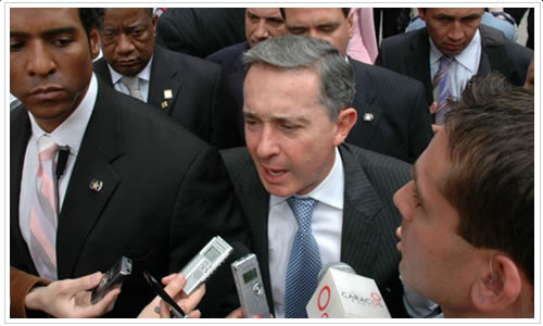 Álvaro Uribe explota: Hugo Chávez es un cobarde que le teme a las FARC