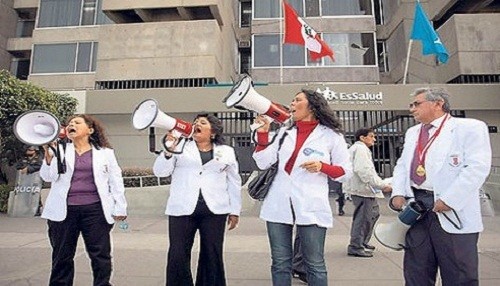 Huelga de médicos de EsSalud llegó a su doceavo día