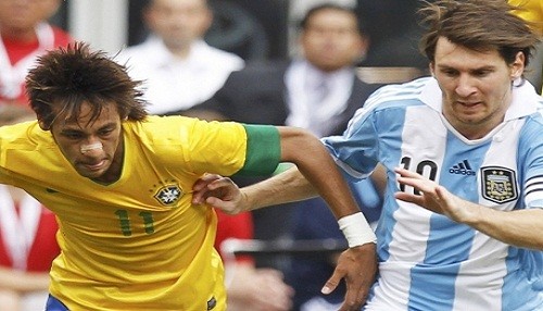 Pelé vuelve a disparar: Neymar tiene mejores condiciones que Messi