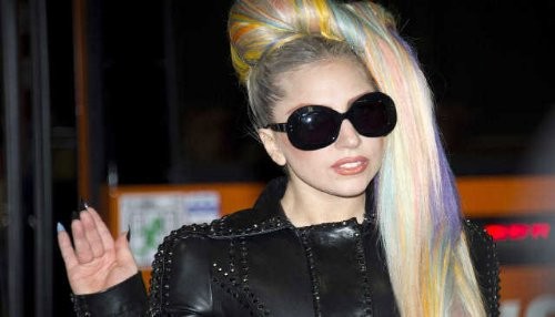 [FOTOS] Lady Gaga tiñe su pelo a lo Louis Vuitton Marrón