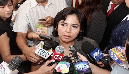 Ana Jara tildó de inaceptables e infelices declaraciones de Isaac Humala sobre Nadine Heredia