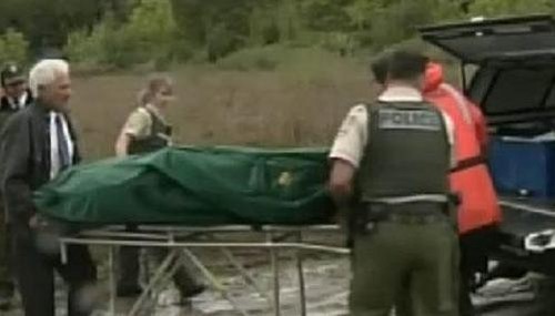 Mujer muere en un río por culpa de su vestido de novia [Fotos]