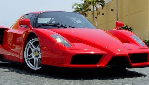 Autos de lujo son  abandonados en Dubai