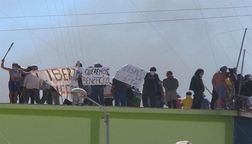 Arequipa: Reos de Socabaya Liberaron a los dos agentes penitenciarios