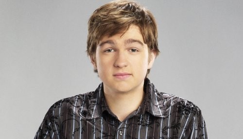 Angus T. Jones: No sabía que iba a trabajar con Miley Cyrus