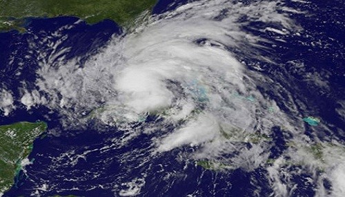 Issac se convierte en tormenta tropical luego de perder intensidad