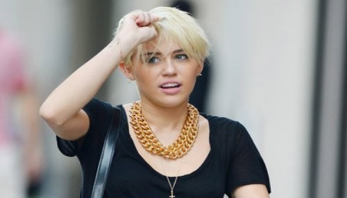 Miley Cyrus sigue posando en Twitter FOTO]