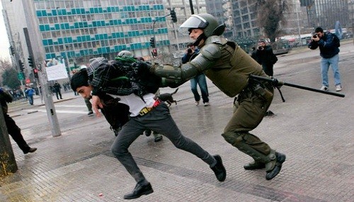 Estudiantes chilenos convocan a nuevas movilizaciones por mejor educación Estudiantes chilenos convocan a nuevas movilizaciones por mejor educación