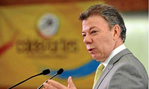 Colombia: presidente Santos firma acuerdo con las FARC para buscar fin de guerrilla