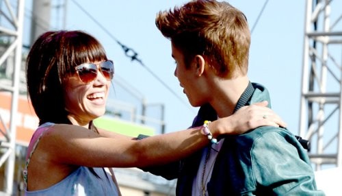 Carly Rae Jepsen lanza adelanto del single Beautiful junto a Justin Bieber