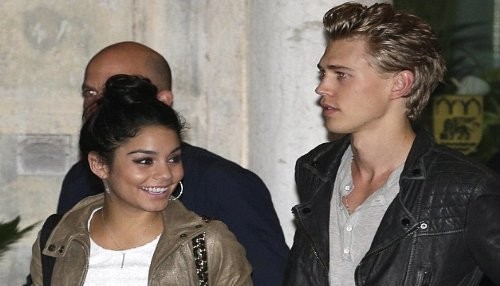 Vanessa Hudgens y Butler Austin a los besos en Venecia [FOTOS]