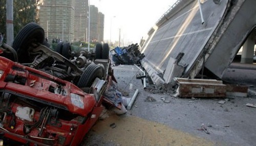 En China un puente se derrumba después de 9 meses de su inauguración