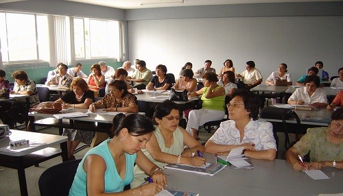 Dar prioridad a estudiantes y buscar otras maneras de protestar piden docentes a colegas huelguistas