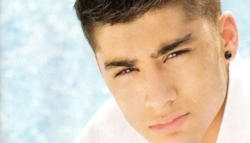 Zayn Malik vuelve a casa en muletas después de las celebraciones de los VMA [FOTOS]