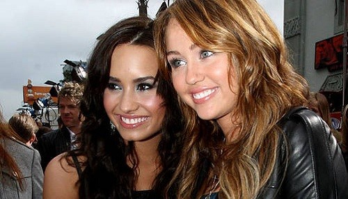Demi Lovato evita a Miley Cyrus por estar comprometida