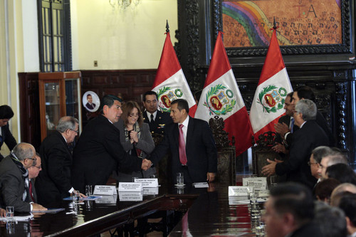 Gobierno regional de Huancavelica firma Convenio de Cooperación Interinstitucional con ESSALUD y SIS