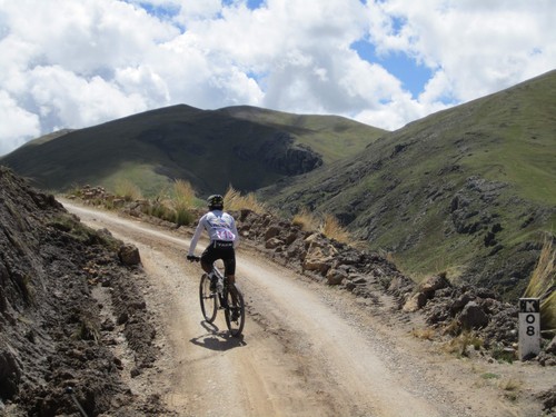 [Huancavelica] Gran competencia ciclística por la semana de la juventud y la adolescencia