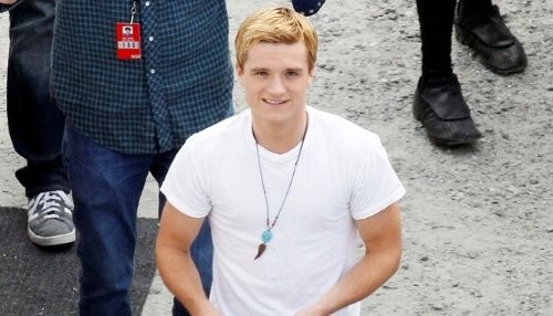 Josh Hutcherson en el set de Hunger Games: Catching Fire [FOTOS]