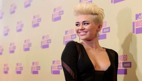 Miley Cyrus viene trabajando duro en su próximo álbum [FOTOS]