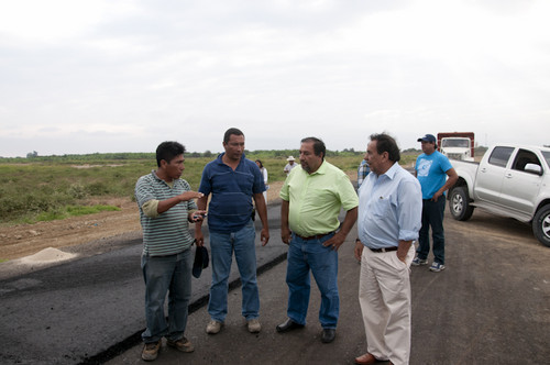 [Tumbes] Presidente regional inspecciona obra vial fronteriza en etapa de culminación