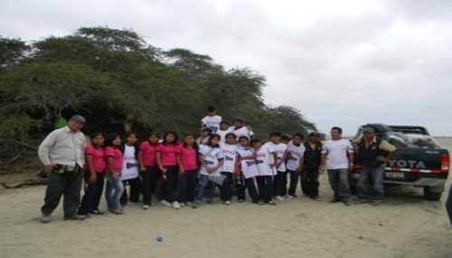 Jornada de limpieza de playas en Zona Reservada Illescas y Estuario de Virrila en la región Piura