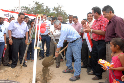 Ministro de Vivienda inaugura más de 6,300 metros cuadrados de pistas y veredas y entrega 500 títulos de propiedad en Tumbes