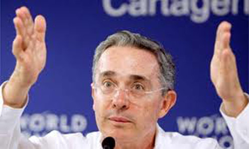 Álvaro Uribe: no se puede convertir a narcoterroristas en ángeles
