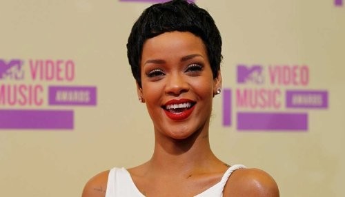 Rihanna agradece a sus fans por el apoyo a su nuevo single Diamonds