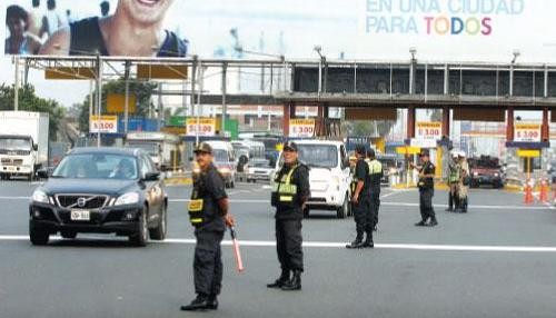 200 mil vehículos saldrían de Lima por feriado largo