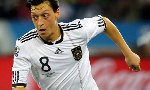 Manchester United tienta a Mesut Ozil con 31 millones de euro