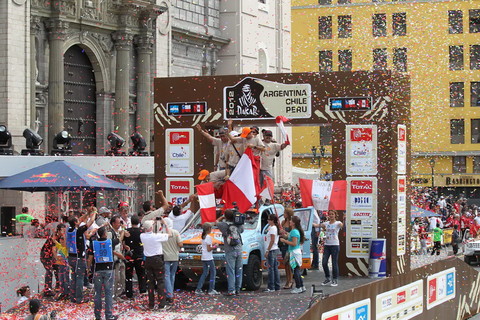 Dakar 2012: Ferrand en Coches y Ríos en Motos entre los 50 mejores