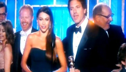 Modern Family 'mejor serie de televisión' en los Globos de Oro 2012 (video)