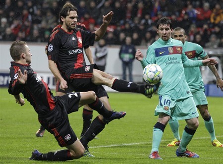 Jugadores del Bayer Leverkusen que pelearon por la camiseta de Messi deberán subastar prenda