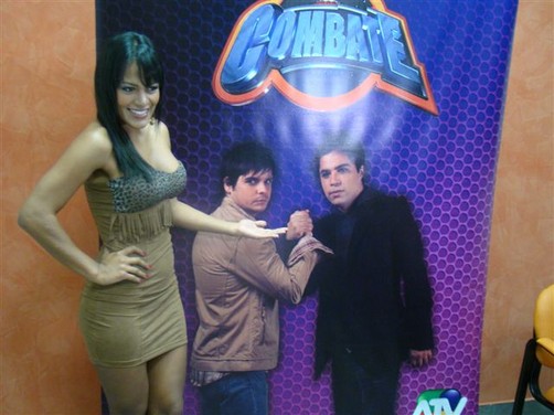 Katherine Diaz reemplaza a Paloma Fiuza en  programa 'Combate'