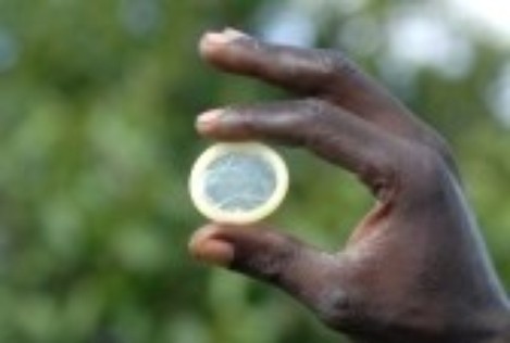 Condones chinos no les quedaron a los sudafricanos