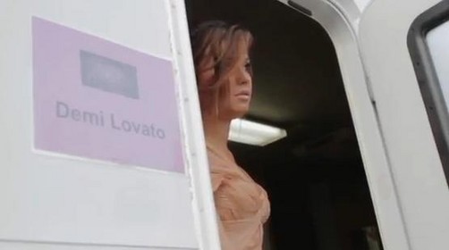 Demi Lovato dedica emotivo video a sus fans