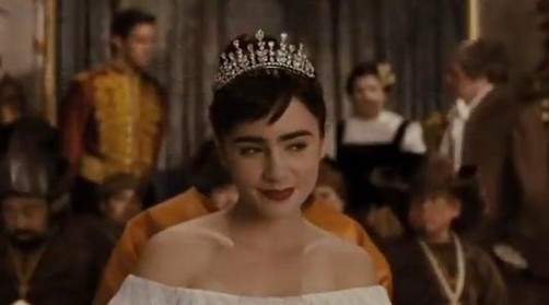 Lanzan tráiler del film 'Mirror Mirror' con Lily Collins